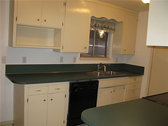3rd image of 926 N Orchard St