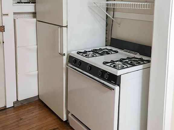 4th image of 634 W Arlington Pl #6