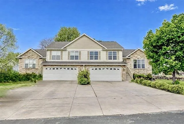 4 bed, 2160 sqft, $2,800 — Photo 4
