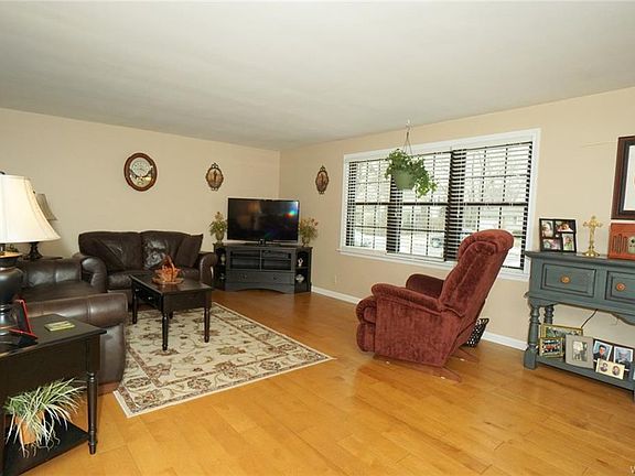 4th image of 173 Clearfield Dr