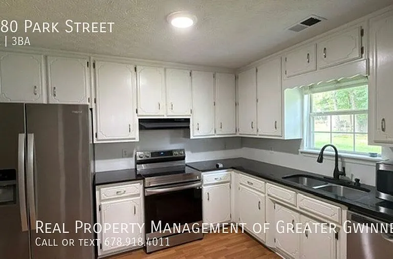 1080 Park St — Photo 3