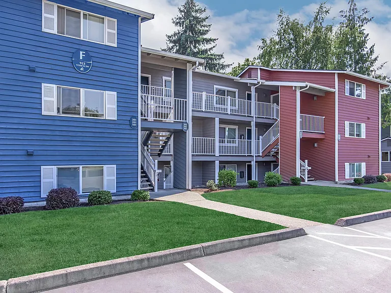 Raintree Village Apartments — Photo 14
