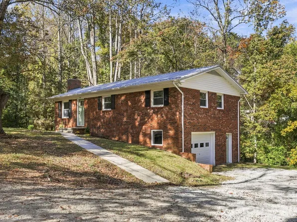 164 Squirrel Hollow Dr, Hendersonville, NC 28791