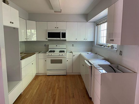 4th image of 8308 Southern Oaks Ct