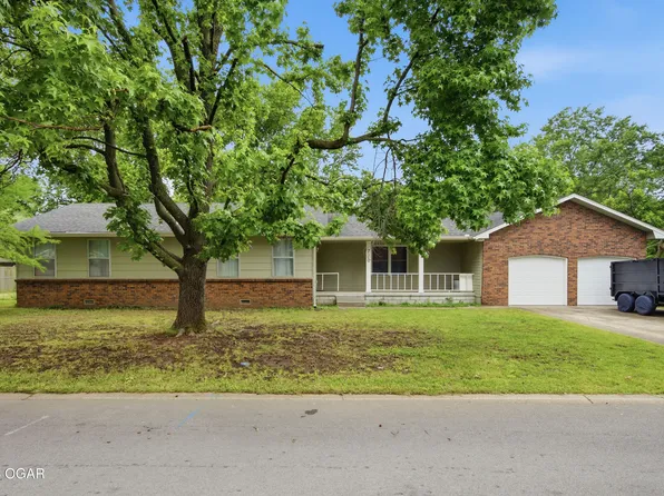 720 E Wickersham Dr, Webb City, MO 64870