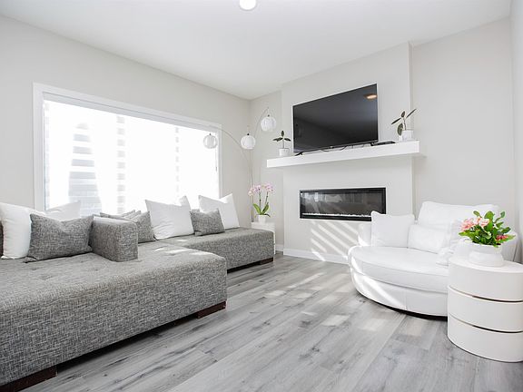 2nd image of 15 Springbrook Wynd