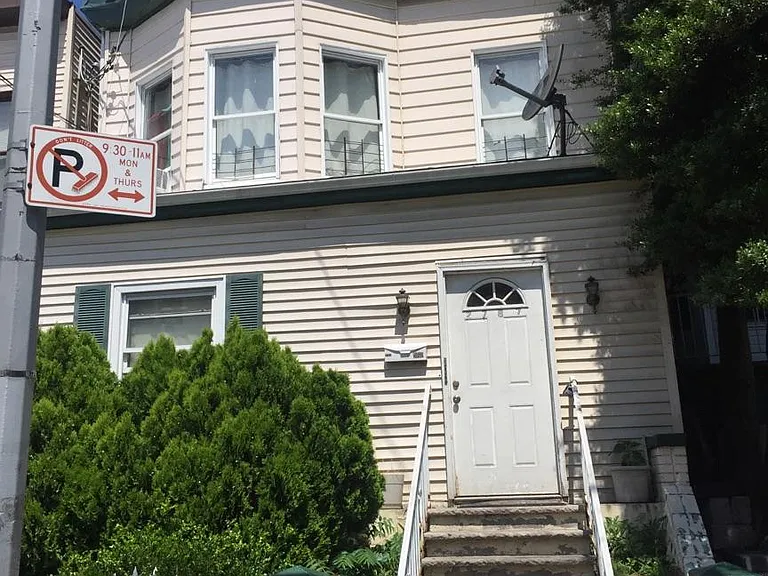 Marion Ave — Photo 1