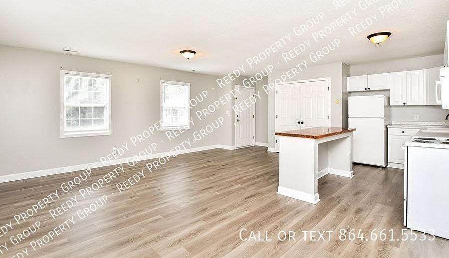 2nd image of 21 Paris Creek Ct