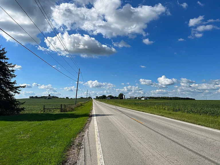 looking NW, nearest neighbor is more than 1000 feet away