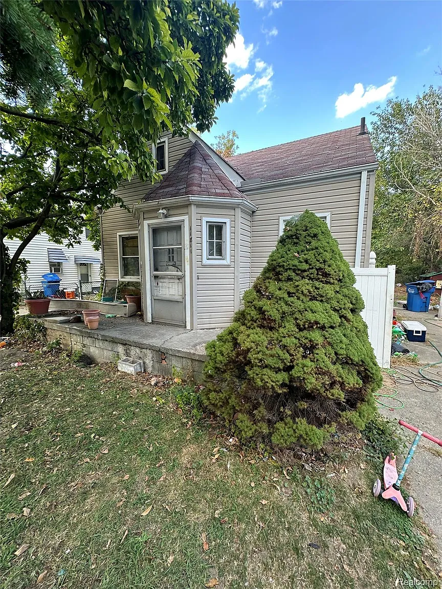 11811 Timken Ave photo 1