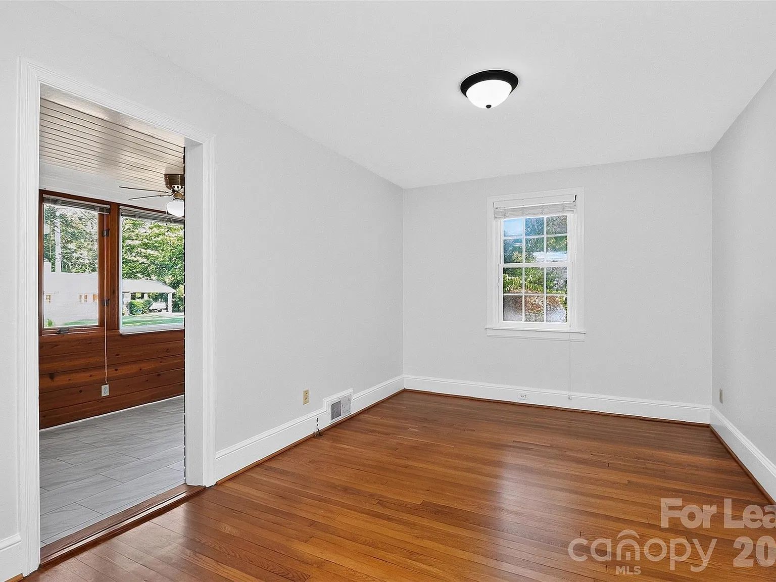 3 bed, 2.0 bath, 1859 sqft, $2,800 — Photo 3