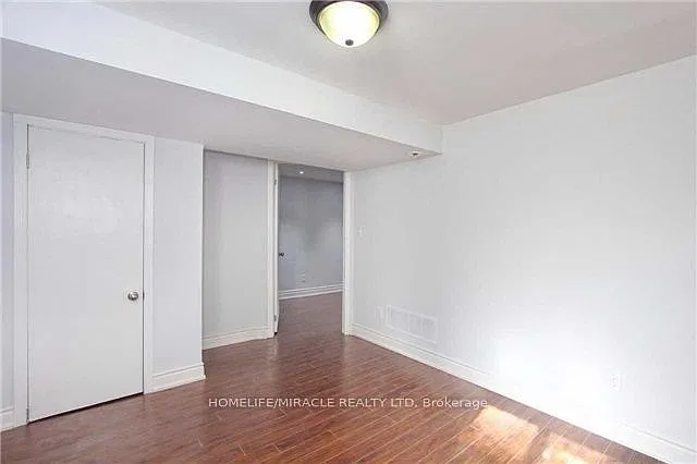5 bed, $2,900 — Photo 4