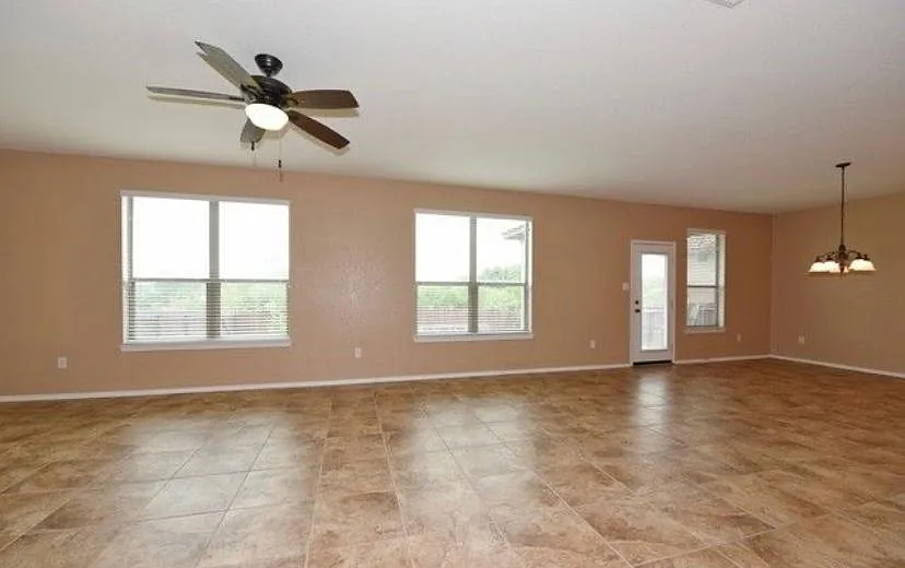6604 Walker Hl — Photo 2