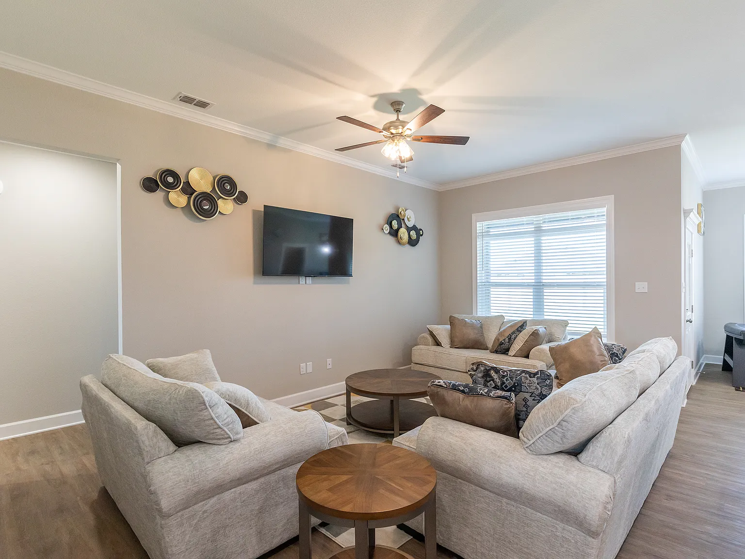 4 bed, 1764 sqft, $5,500 — Photo 2