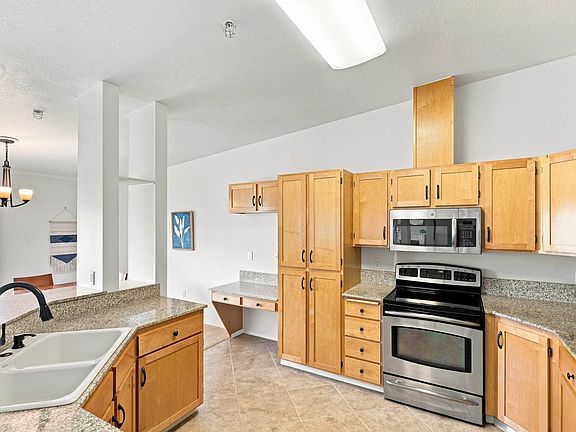 4th image of 930 S Cowley St APT 404