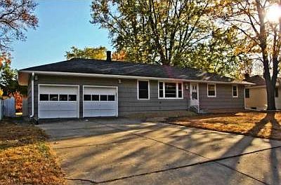1st image of 1704 Oakwood Dr