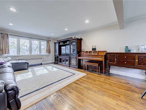 5th image of 2647 Flower St