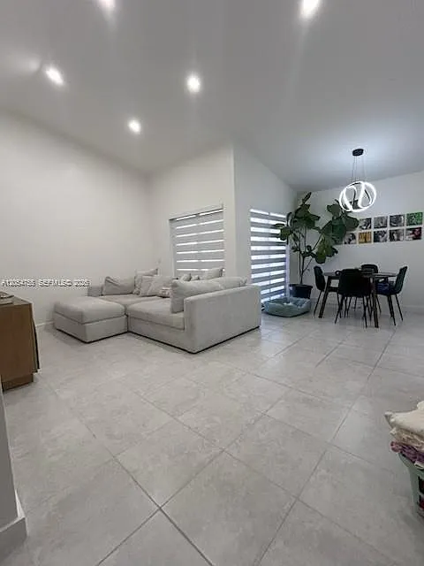 2 bed, 2.0 bath, 991 sqft, $2,850 — Photo 3