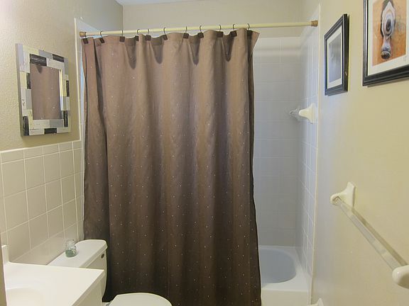 4th image of 300 NW 16th Ave