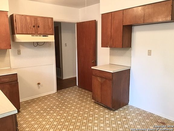 5th image of 362 Goodhue Ave