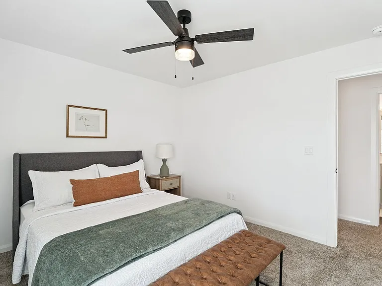 2410 W Charleston St — Photo 45