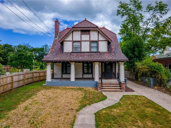 9035 Parkgate Ave, Cleveland, OH 44108