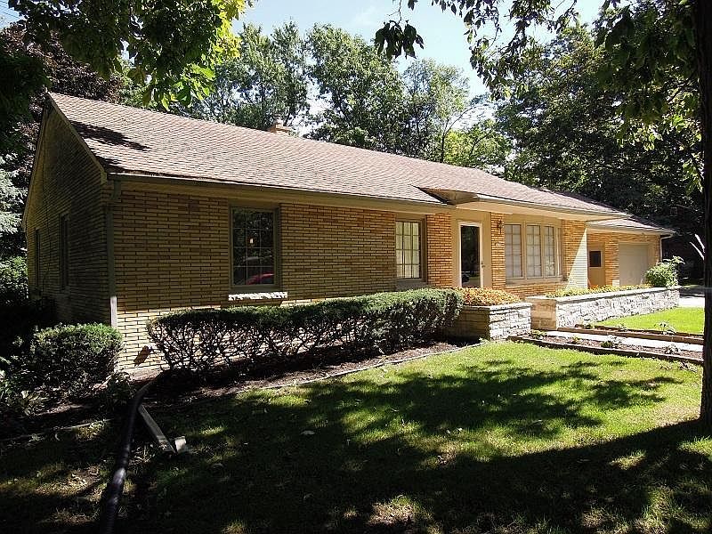 1st image of 1630 S Woodside Dr