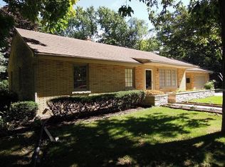 1630 S Woodside Dr, New Berlin, WI 53151