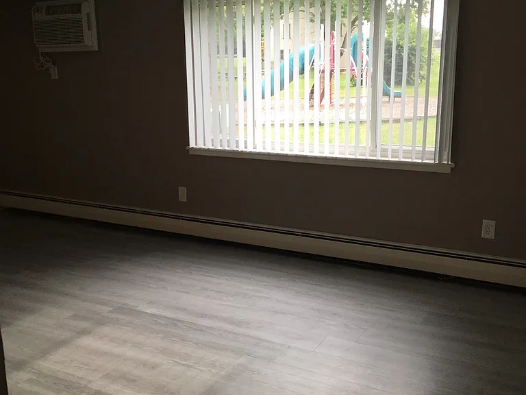 Stoney Creek Apartments — Photo 65