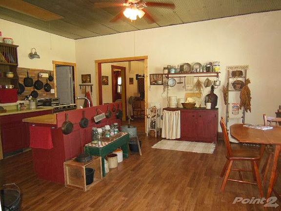 225 s 6th se 182