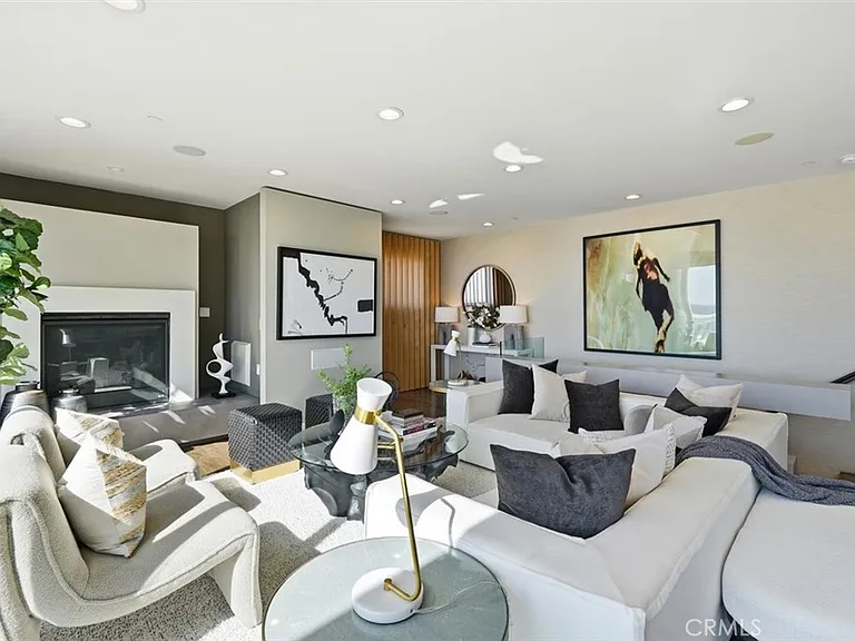 2406 Ocean Dr — Photo 6