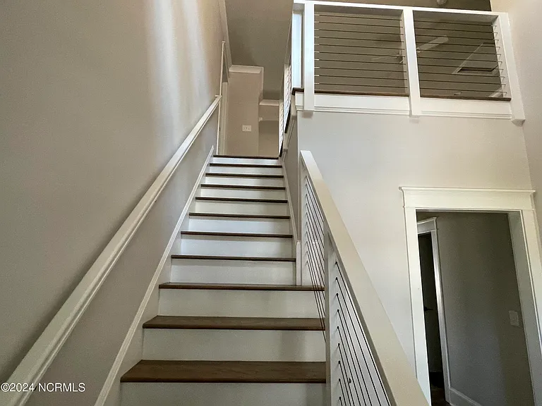1267 Linden Rd — Photo 10