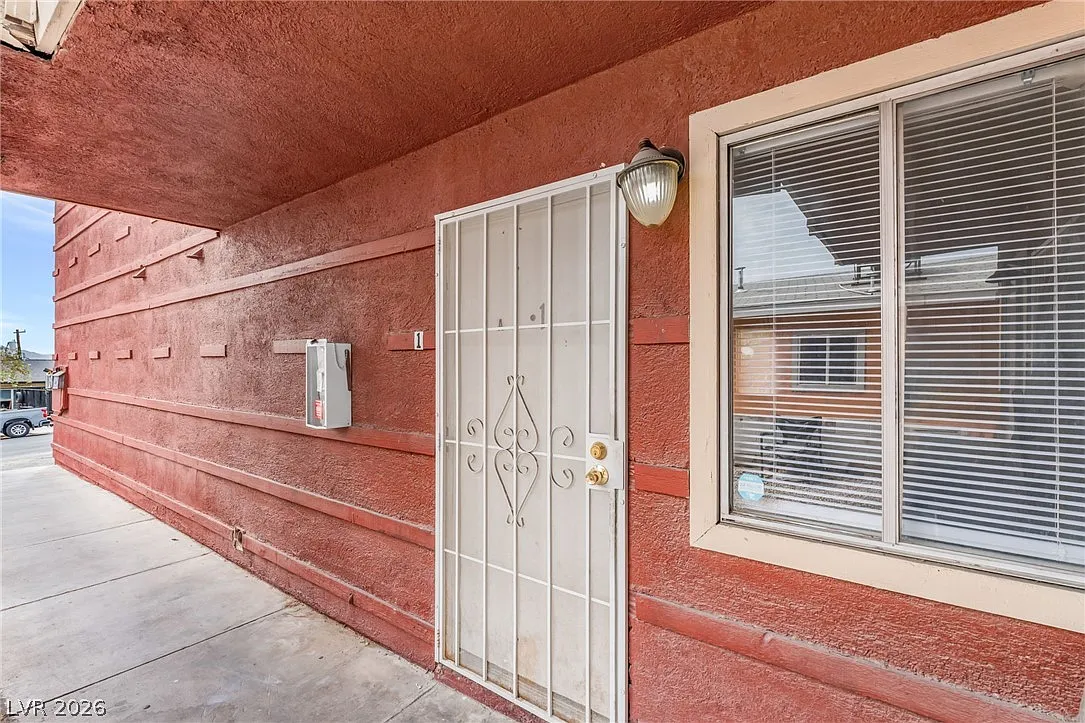 2 bed, 2.0 bath, 3648 sqft, $985 — Photo 3