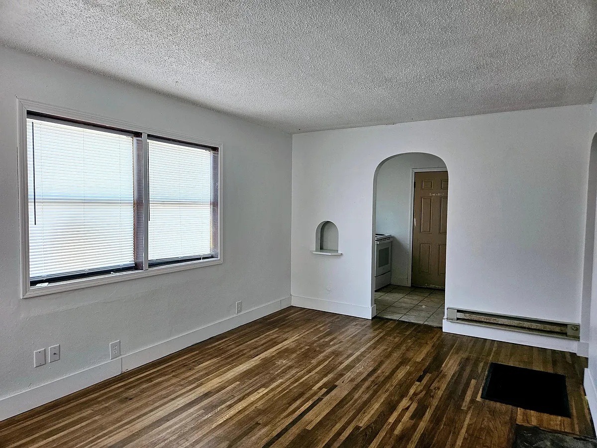 Building Photo - 352 S Hydraulic St #352