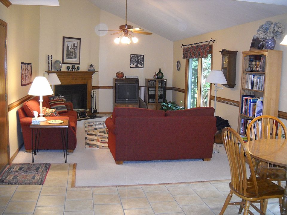 2nd image of 114 Castellow Ct