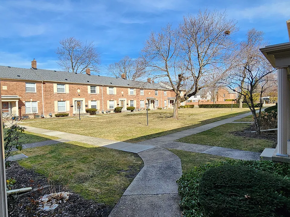 921 Vernier Rd #1