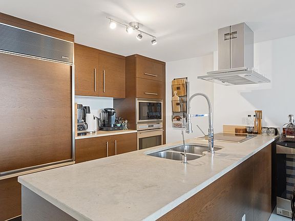 4th image of 465 SE Brickell Ave #618
