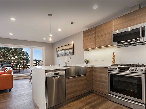 3rd image of 36 Terra Vista Ave APT 2