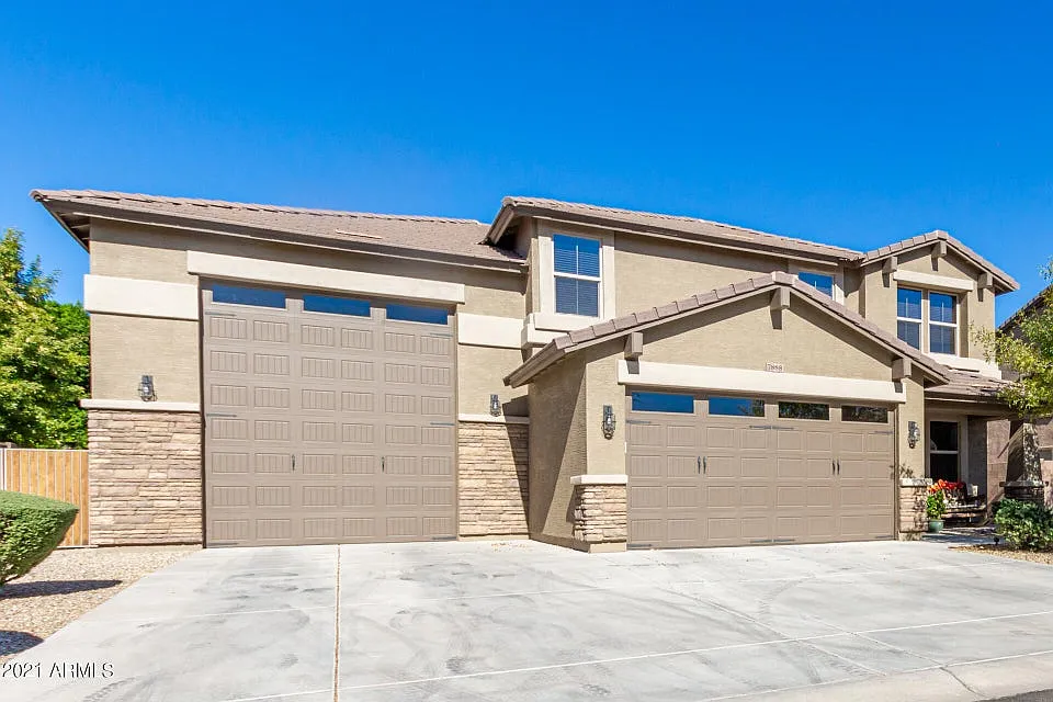 4 bed, 2.5 bath, 3207 sqft, $4,350 — Photo 4