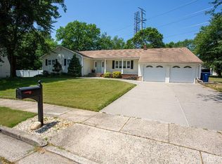 1071 Hillside Dr, North Brunswick, NJ