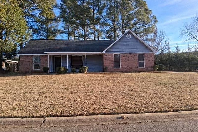 1st image of 306 Bowen Dr