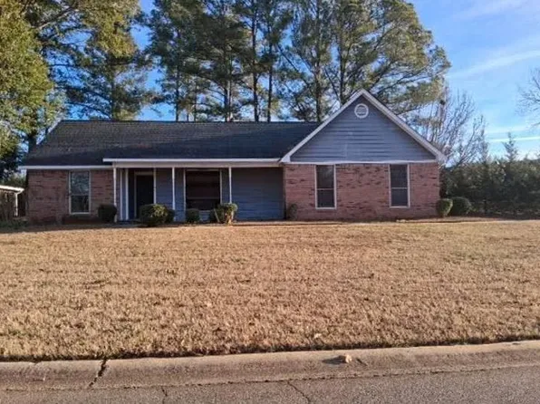 306 Bowen Dr, Warner Robins, GA 31088