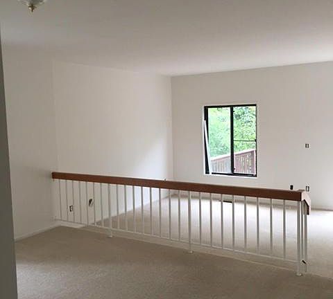 4th image of 2914 Cambridge Dr