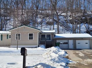 924 Walton St, Mc Gregor, IA 52157