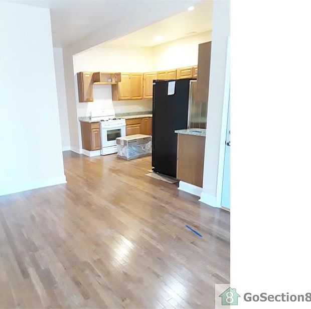 2nd image of 3831 W Monroe St