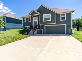 1313 S Delaware Dr, Tonganoxie, KS 66086