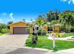 1068 Lake Shore Ct, Naples, FL 34103