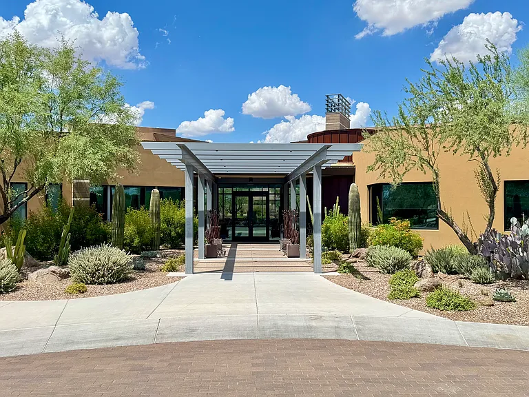 3109 E Louise Dr — Photo 25