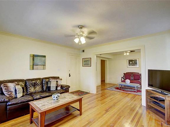 4th image of 4314 Oak St #27
