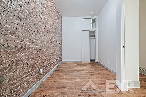 Rented by EXR | media 22